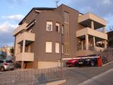 Appartamento di 75 m2 è estremamente spazioso e lussuosamente arredate e si compone dei seguenti locali...