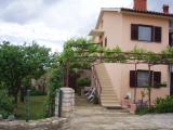 appartamento completamente arredato in un tranquillo sobborgo di Pula.