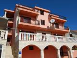 Villa Apartments Loncar sono la scelta ideale per la vostra vacanza in famiglia! Appartamenti Potter...