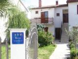 Completamente attrezzato e moderno appartamento di 90m2 situato in una villa bifamiliare in una zona...