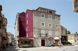 Appartamenti moderni offrono una sistemazione eccellente in varie località nel centro della città...