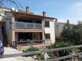 Un bellissimo e lussuoso appartamento (190m2) con un grande balcone con vista sul giardino mediterraneo...